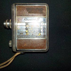 REVERE 8 MODEL 40 MAGAZINE 8MM SPRING-WIND VINTAGE MOVIE CAMERA 1950'S